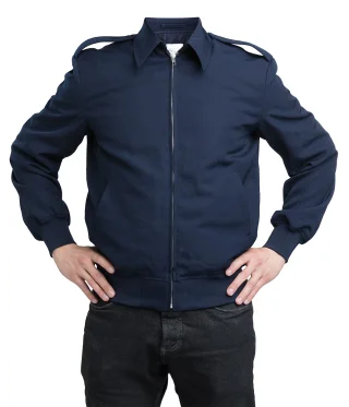 Model length 181 cm, chest size 96 cm. Jacket size: 96 Regular.