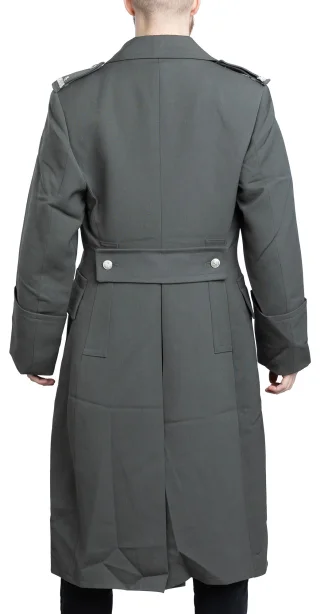 The details of the coats vary to some extent. The product description tells you more.