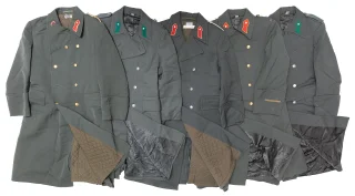 The details of the coats vary to some extent. The product description tells you more.