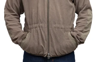 Zippered hand-warming pockets in the front.