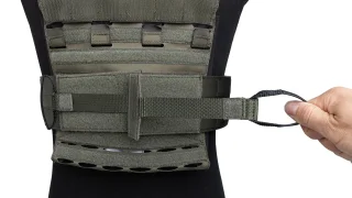 Cummerbund has front handles for fast release.