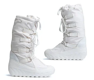 Now this is something fantabulous! White winter boots of the Italian army’s alpine troops. Comfortable and stylish in that retro space-age kinda way.