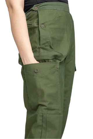 Proper big cargo pockets.