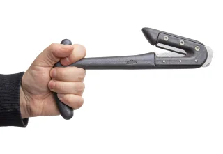 Ergonomic handle  improves your yanking power.