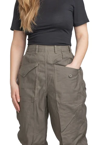 Female pants with pockets! What sort of eldritch sorcery is this?