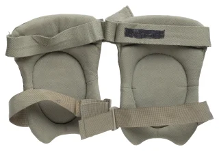 The color of the padding lining and the straps can vary. The outer side is always the same.