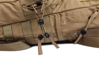 You can connect the zipper pulls together with snap fasteners. Some of the snap fasteners are missing though.